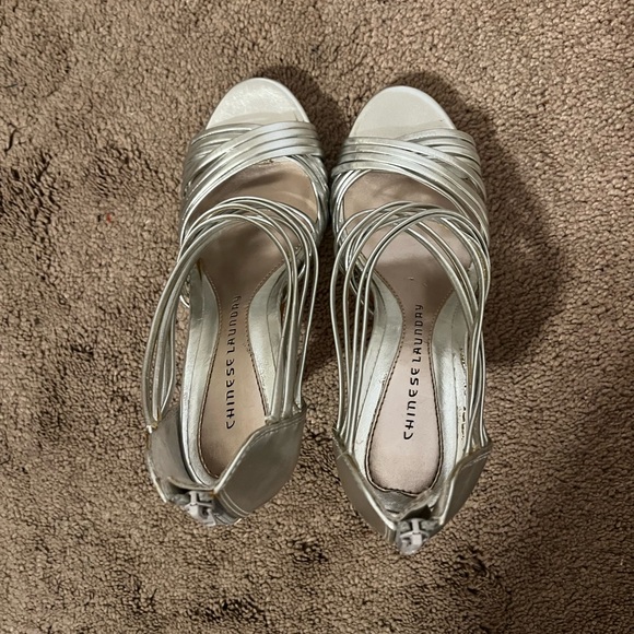 Chinese Laundry Strappy Heels - Silver 8.5 - Picture 5 of 6